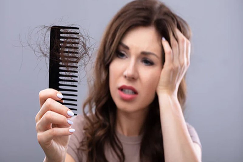 hair fall shows comb